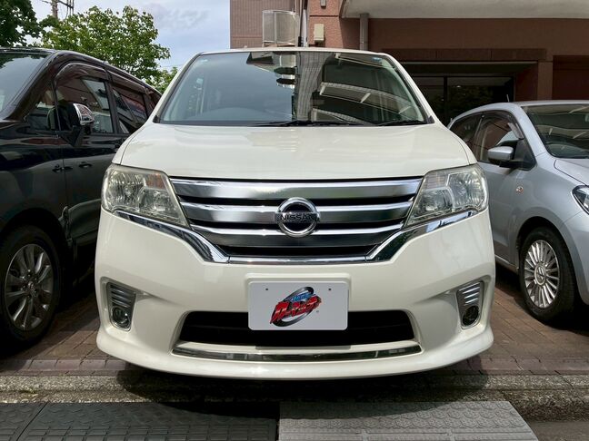 フロントグリルがシルバーでかなりインパクトがあります。